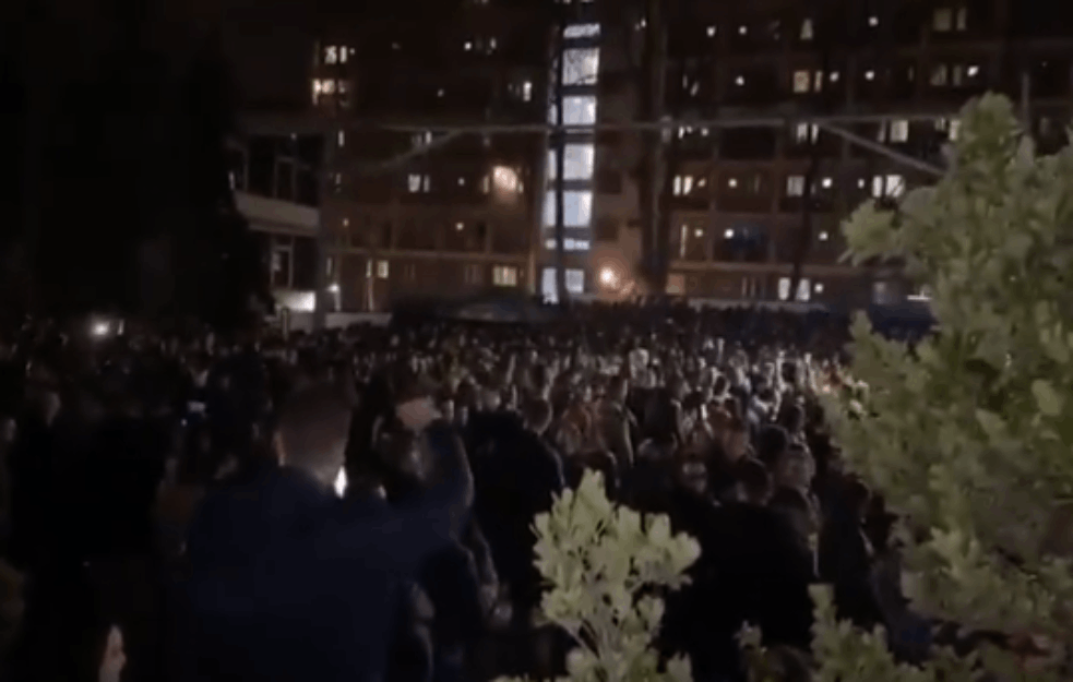 DEVOJCI POZLILO, VODILI JE NA ISPIRANJE NA VMA: Bilans sinoćnje žurke kod <span style='color:red;'><b>Studenjak</b></span>a (VIDEO)